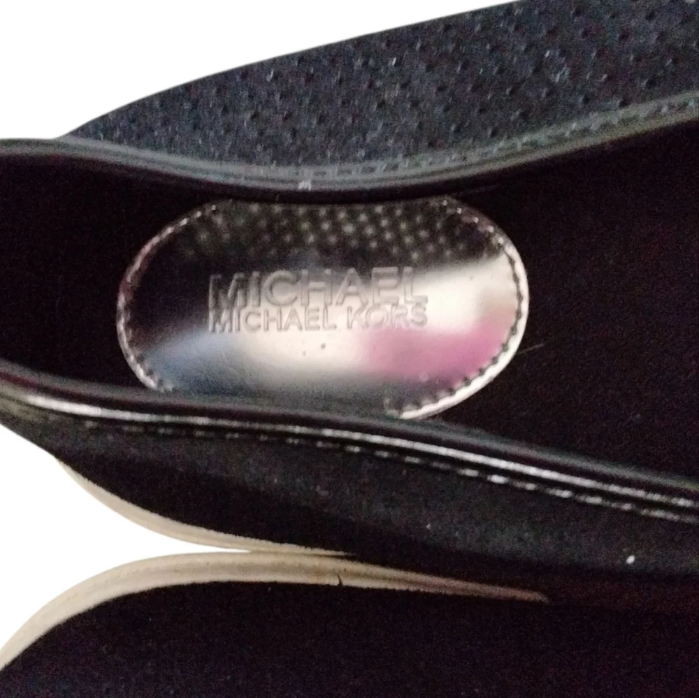 Michael Kors Black and White Sneakers Sleek Design 8.5 M